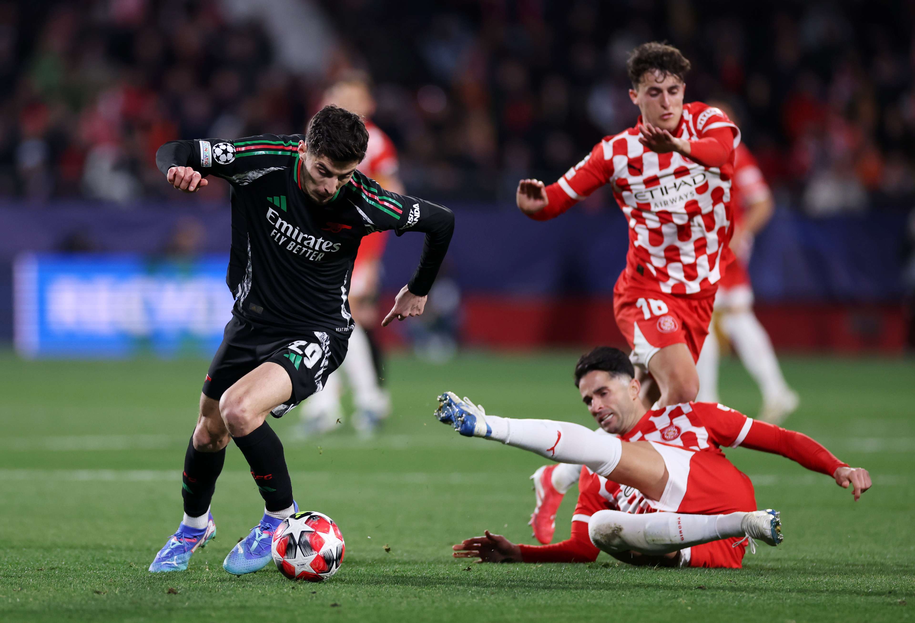 拜仁擒拿德甲2023年度積分榜榜首，藥廠74分多特73分位居第二第三.